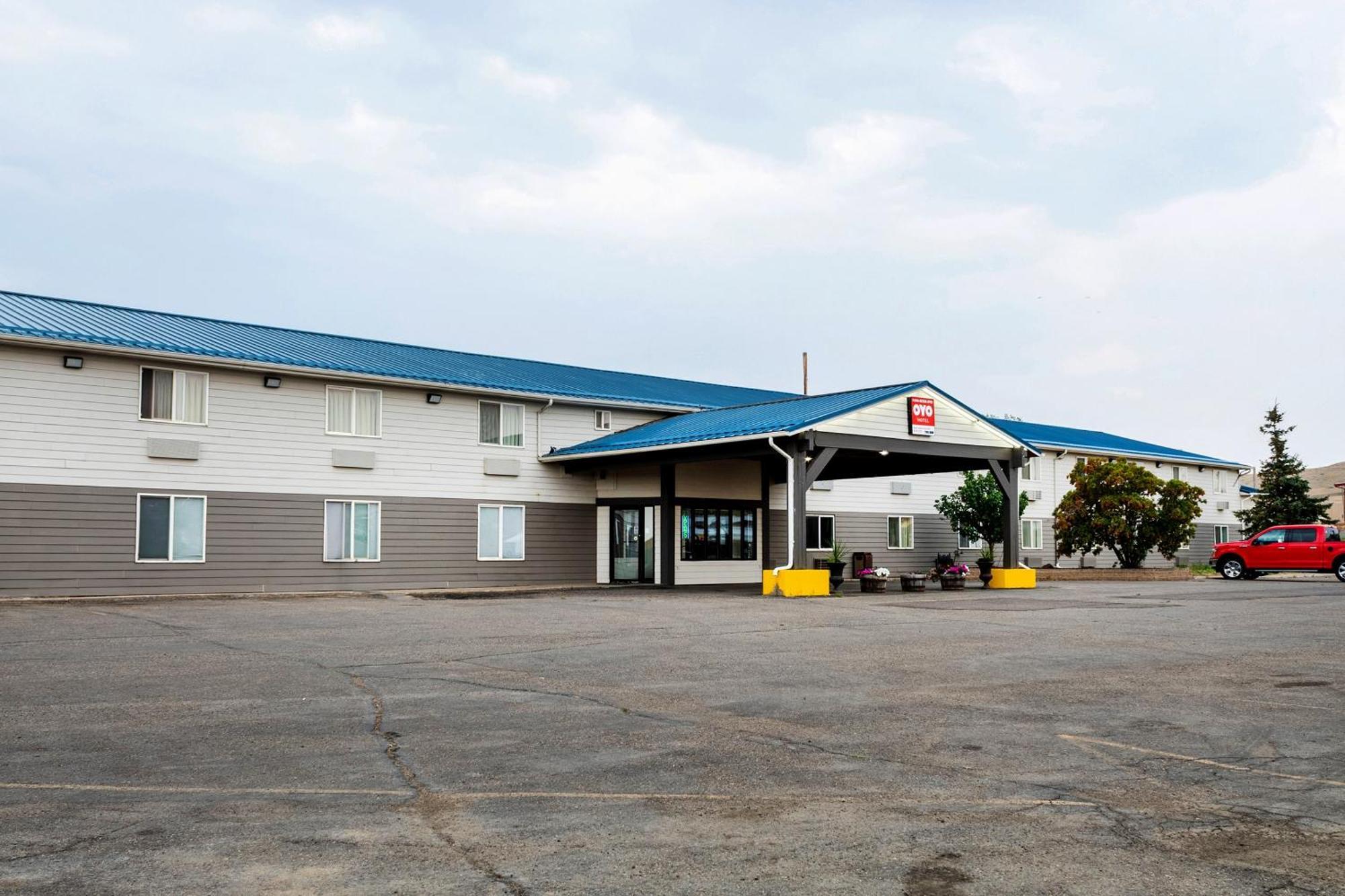 Oyo Hotel Shelby Mt Hwy 2 & I-15 Экстерьер фото