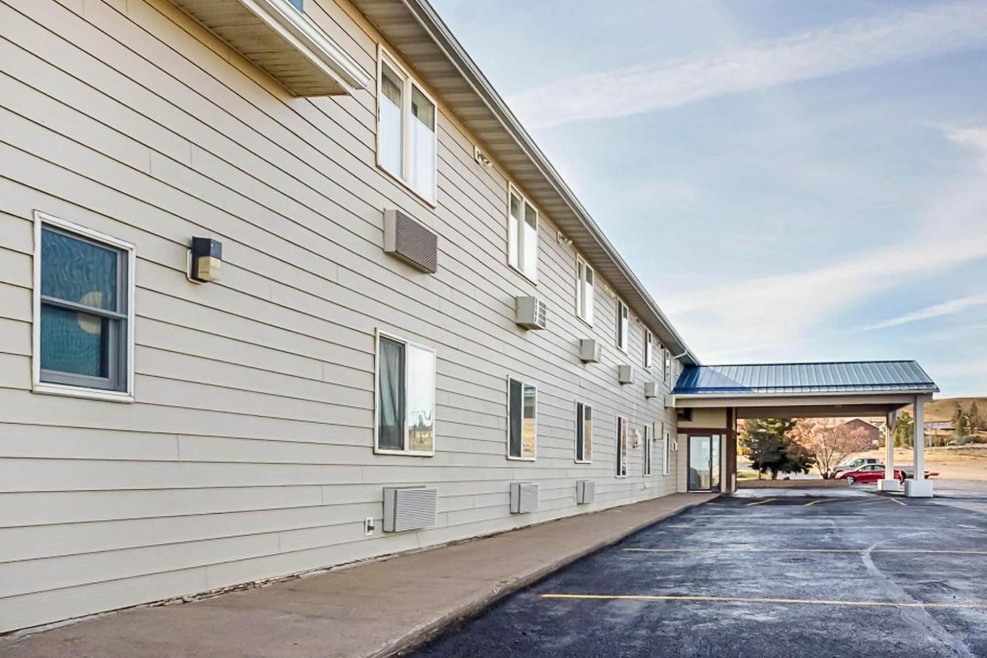 Oyo Hotel Shelby Mt Hwy 2 & I-15 Экстерьер фото