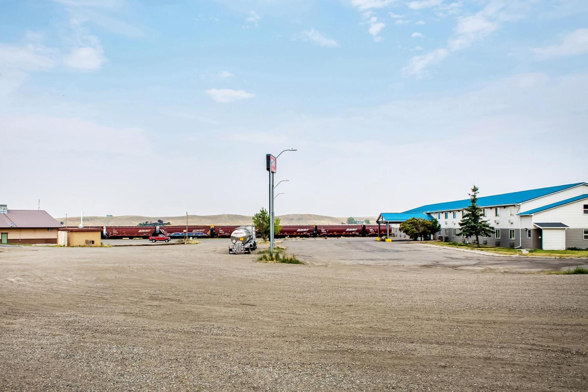 Oyo Hotel Shelby Mt Hwy 2 & I-15 Экстерьер фото