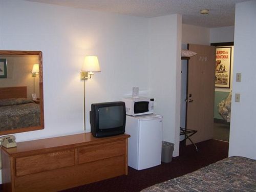 Oyo Hotel Shelby Mt Hwy 2 & I-15 Экстерьер фото